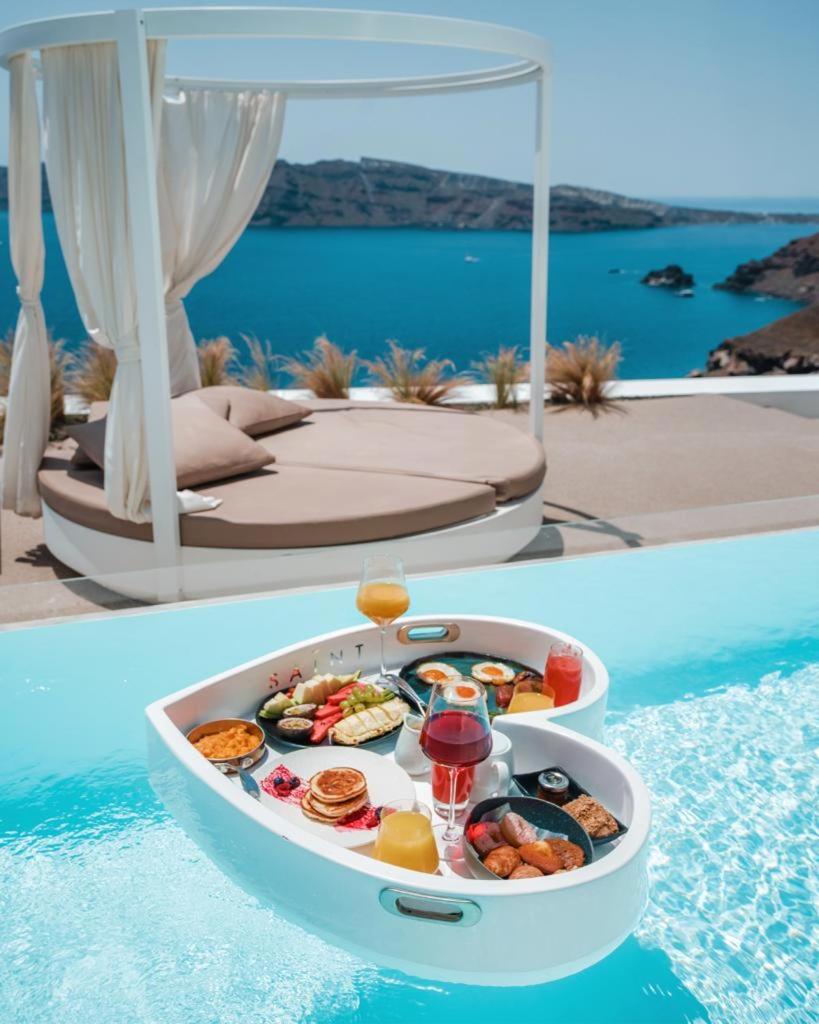 The Saint Hotel Oia  Exterior photo