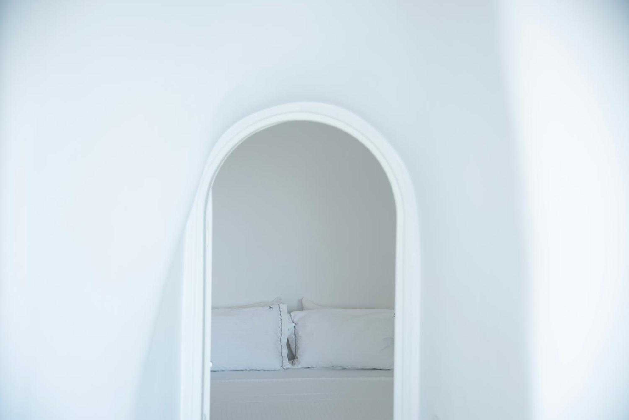 The Saint Hotel Oia  Exterior photo