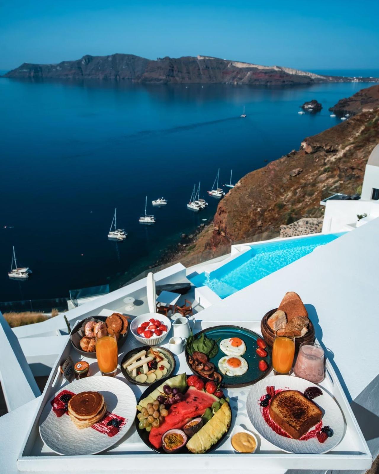 The Saint Hotel Oia  Exterior photo